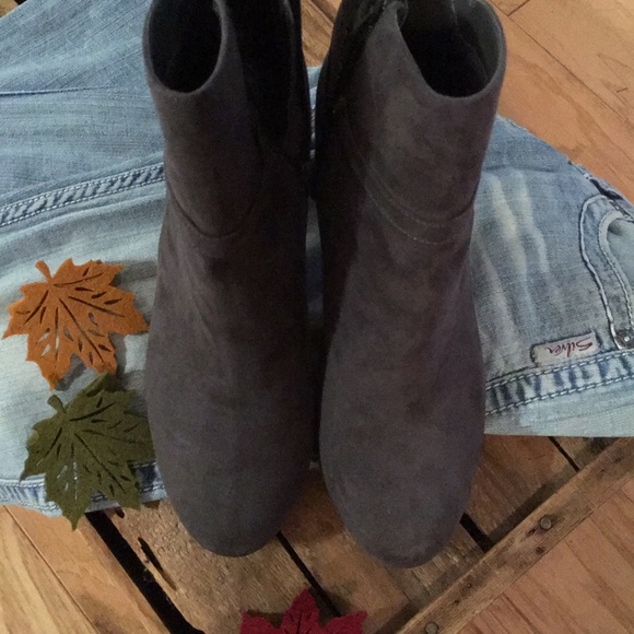 ANKLE BOOTS: Amelia Grace - Picture 3 of 7